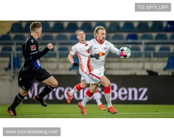 奥尔莫对阵拜仁防线的突破与创造表现分析