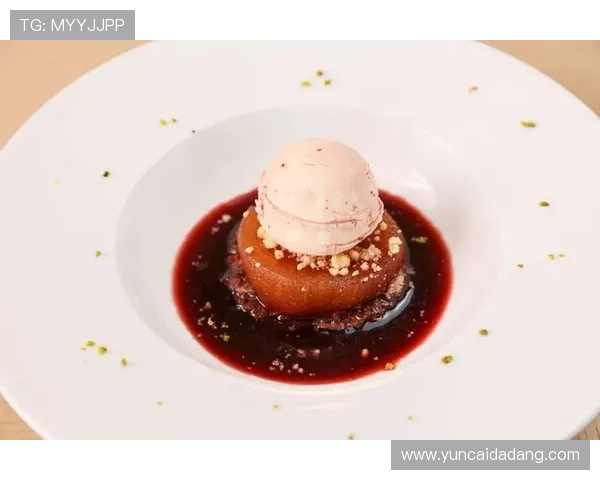 唐佳豪出门一身名牌，连快餐都得配专属甜点？