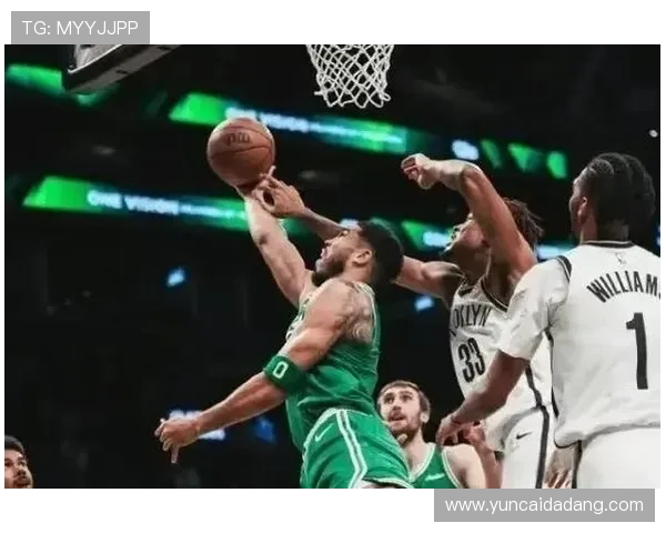 班·西蒙斯无球跑动加强防守贡献明显拉开与同位置防守者差距